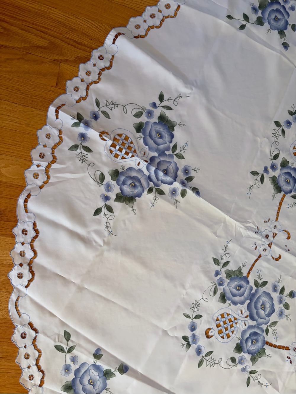 Blue Floral Embroidered Round Tablecloth - Unbranded, 68" diameter - Picture 2 of 13